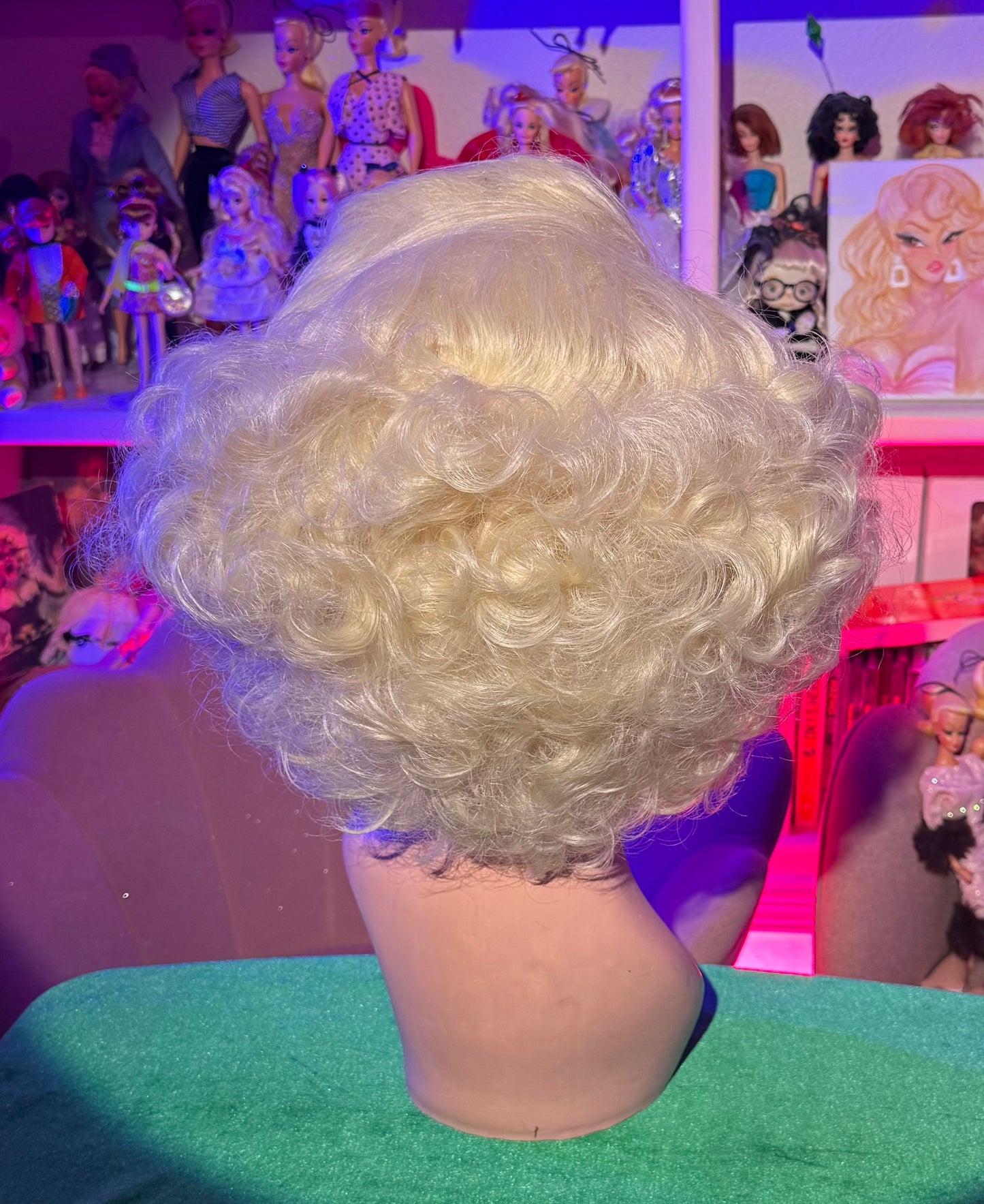 AS SEEN ON YOUTUBE: BURLESQUE BLONDE