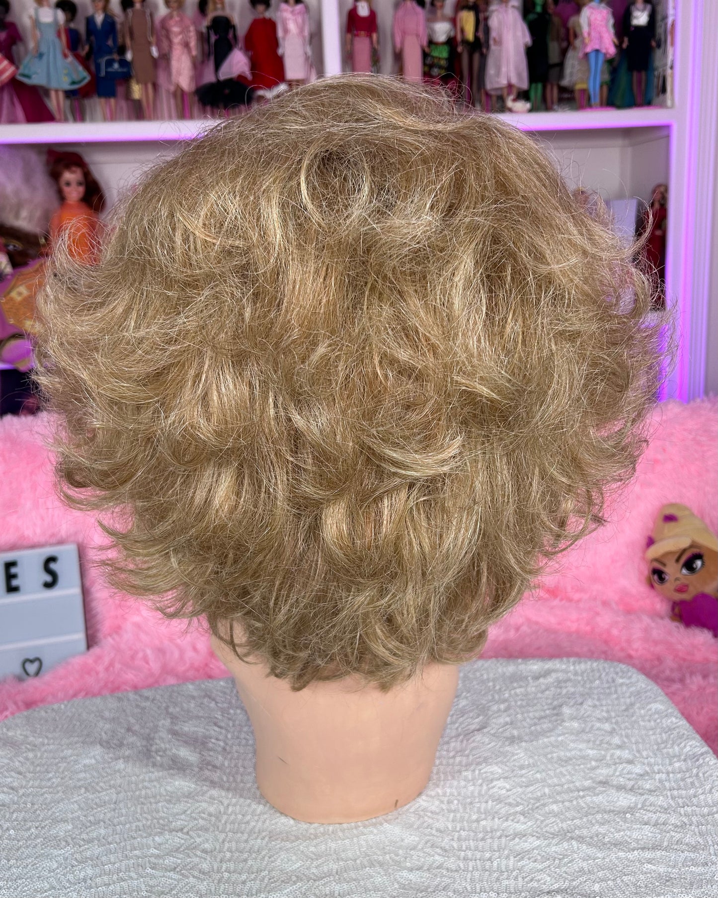 HAIR HAPPENING