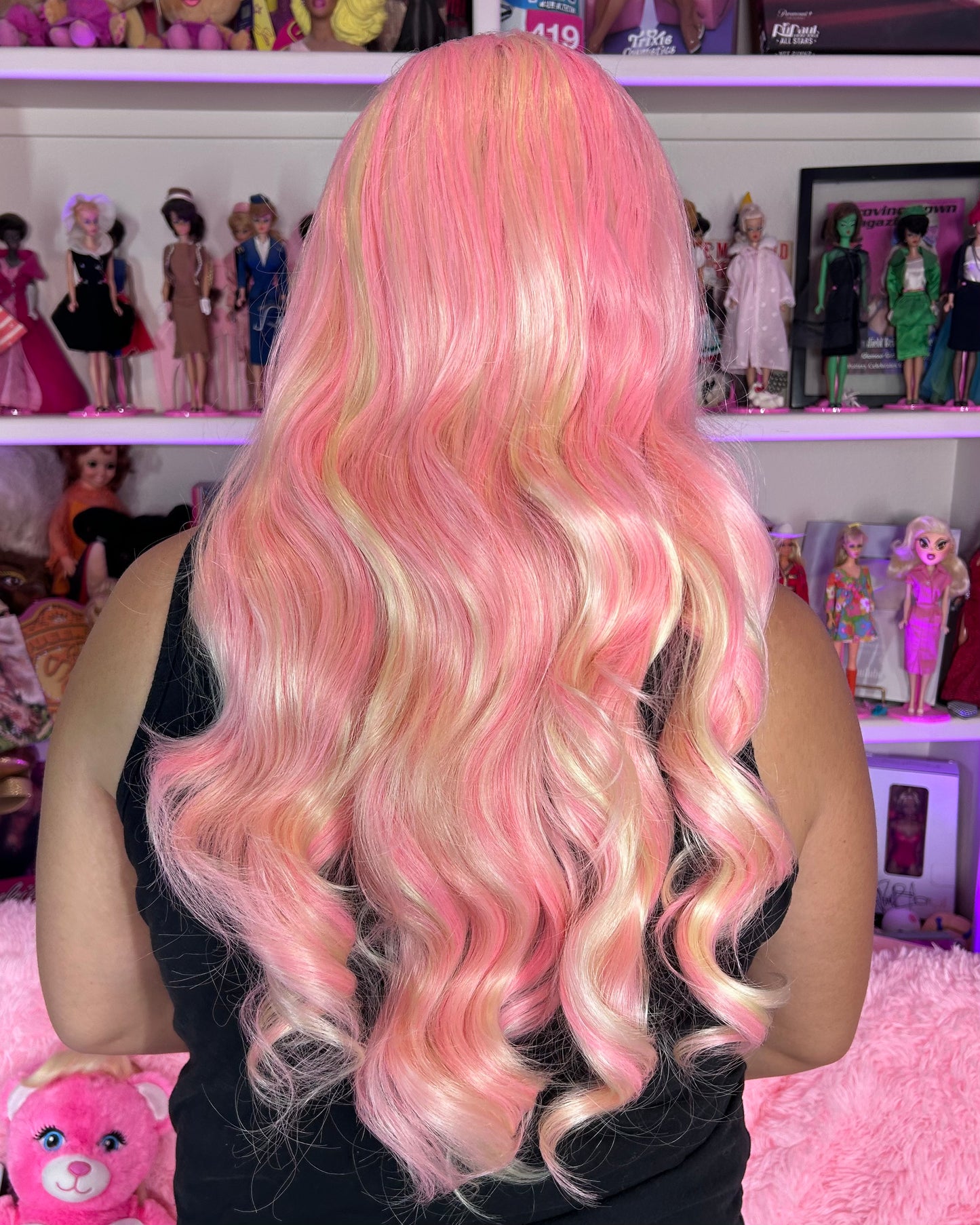 BLONDE AND PINK VIBES