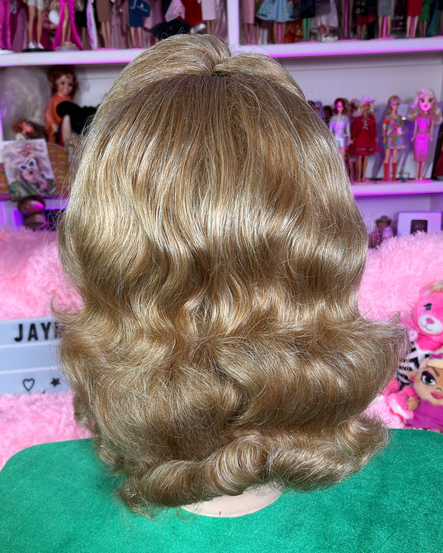 PREMIUM VICTORY ROLLS (PREMIUM WIG)