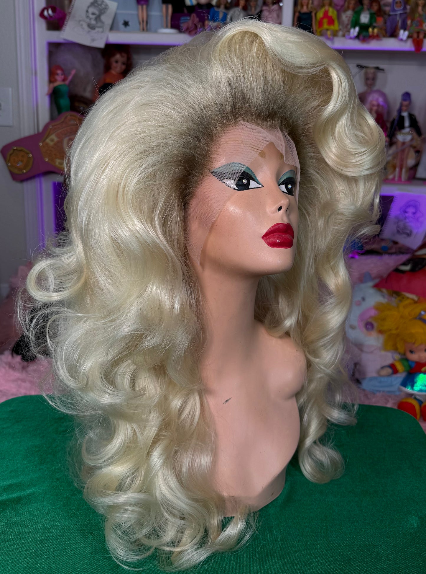 AS SEEN ON YOUTUBE: TOTAL BABE