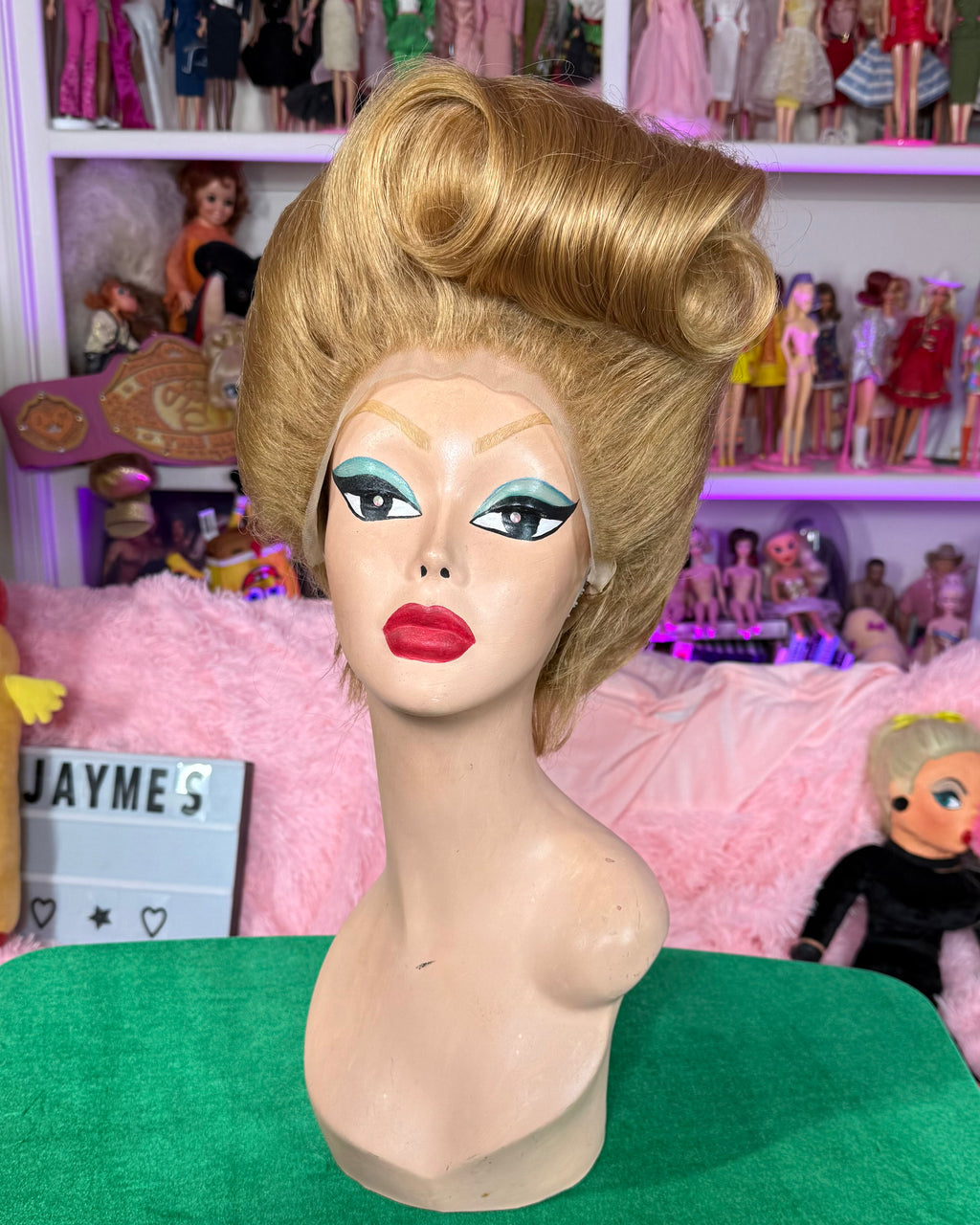 AS SEEN ON YOUTUBE: HAPPY HOUSEWIFE