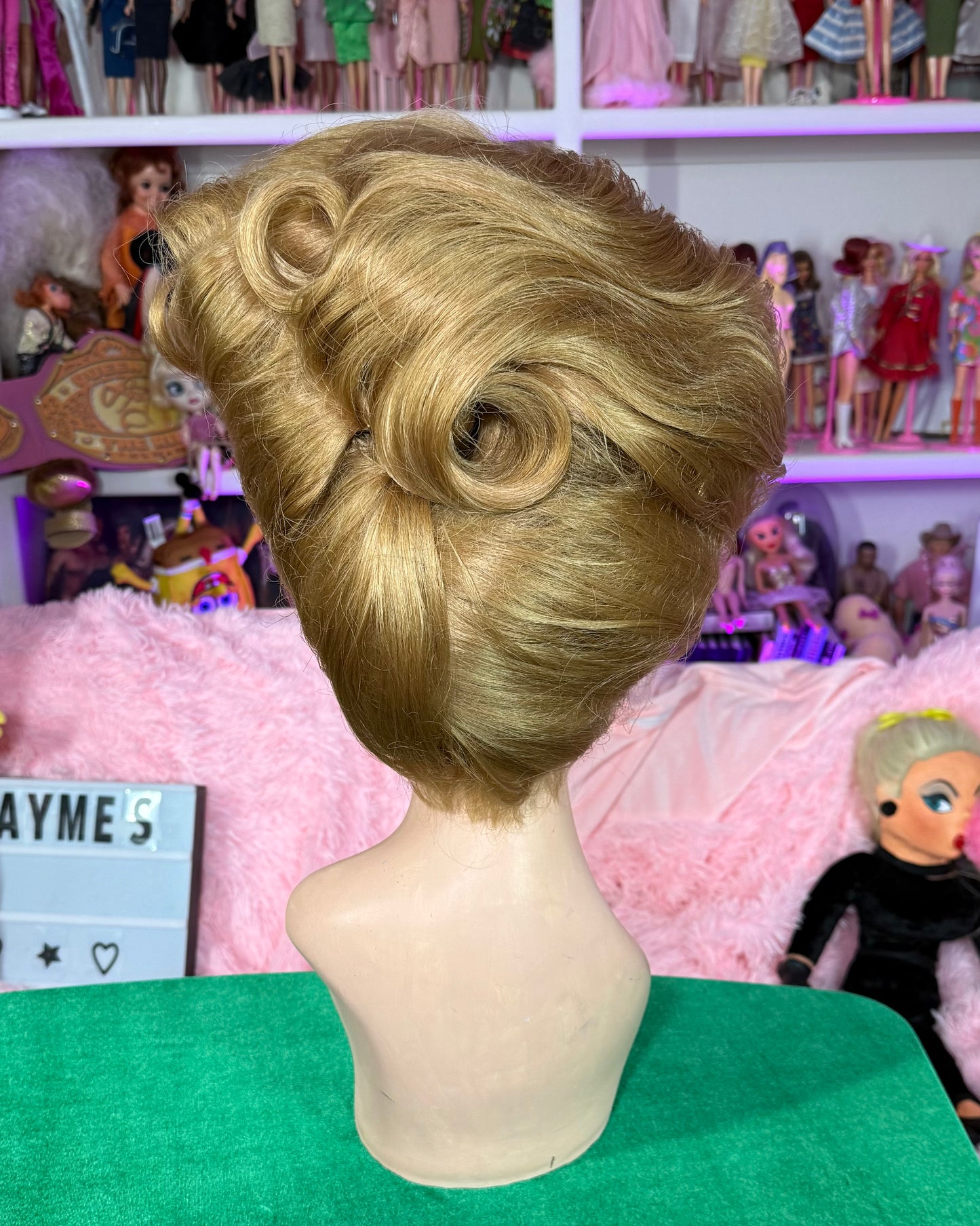 AS SEEN ON YOUTUBE: HAPPY HOUSEWIFE