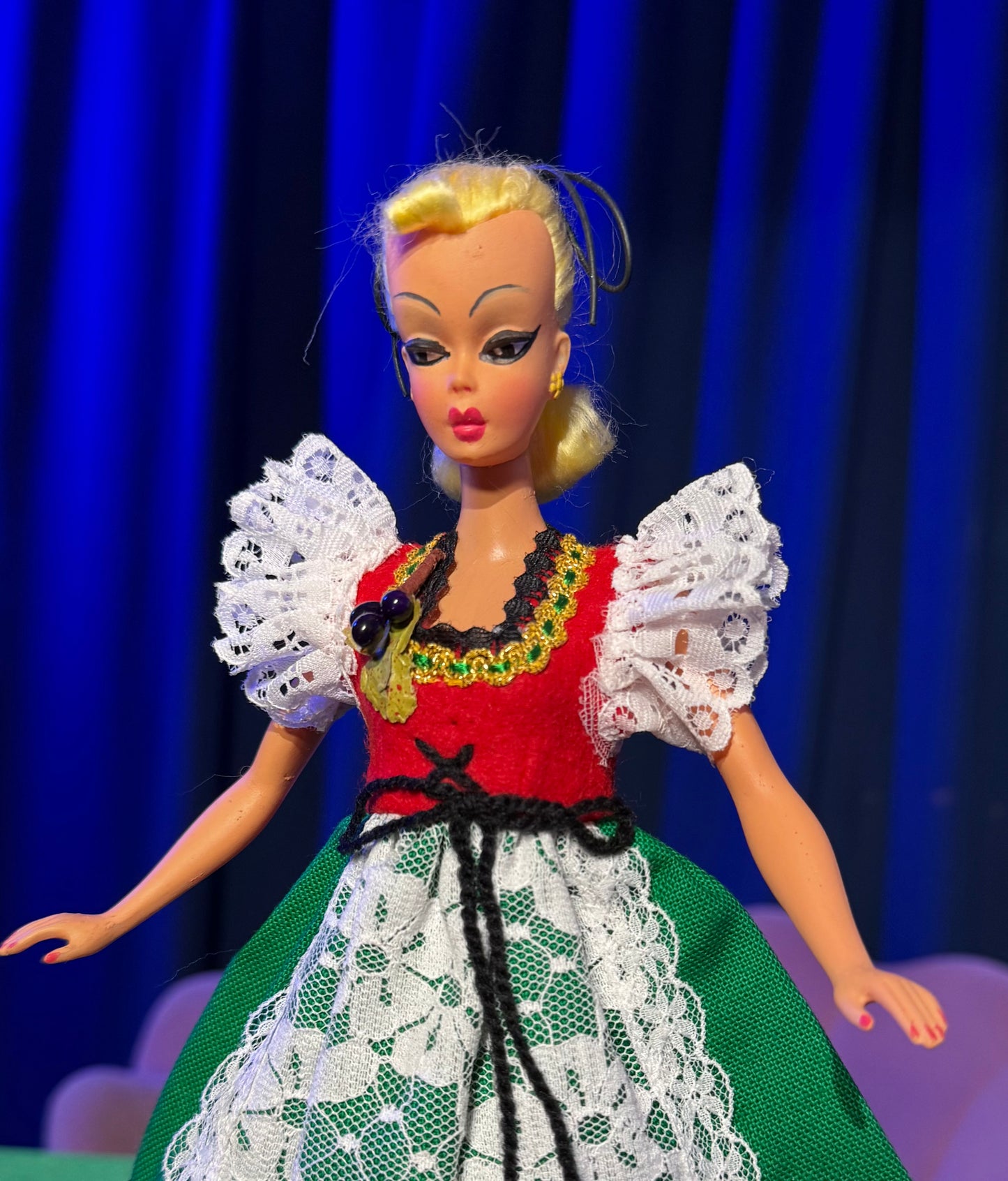(GERMANY) TRAVLIN' LILLI  DOLL VINTAGE TREASURES COLLECTION