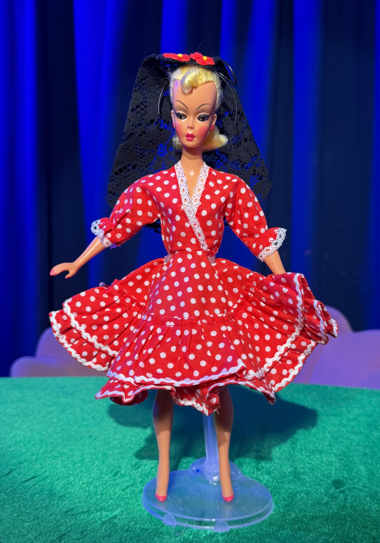 (SPAIN) TRAVLIN' LILLI  DOLL VINTAGE TREASURES COLLECTION