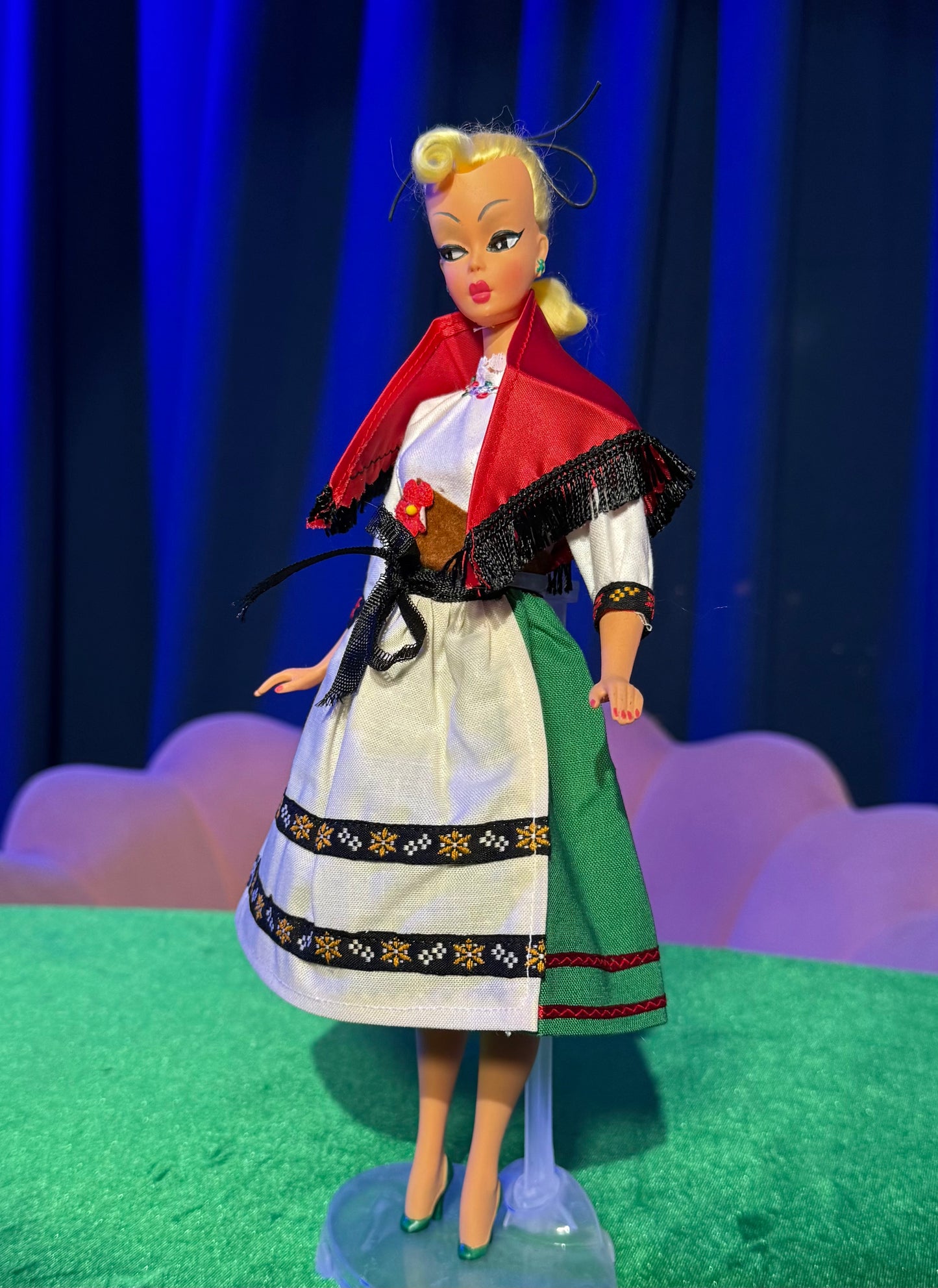 (ITALY) TRAVLIN' LILLI  DOLL VINTAGE TREASURES COLLECTION