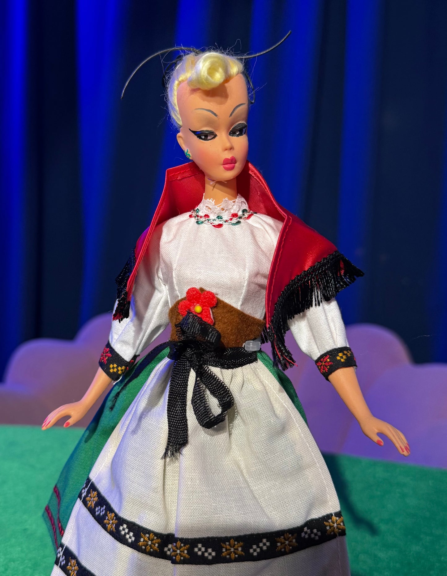 (ITALY) TRAVLIN' LILLI  DOLL VINTAGE TREASURES COLLECTION