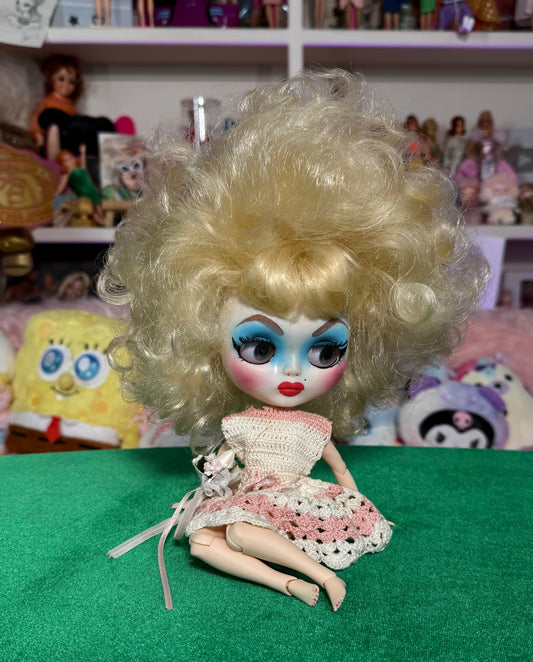 BIG EYED BLANCHE