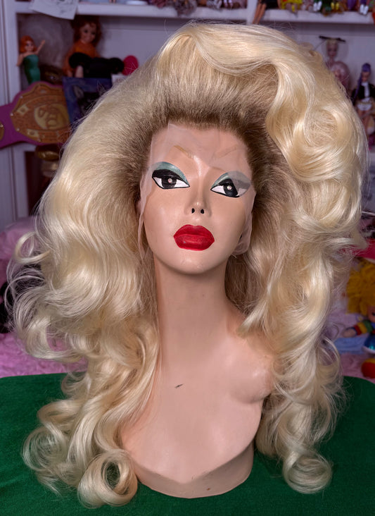 AS SEEN ON YOUTUBE: TOTAL BABE