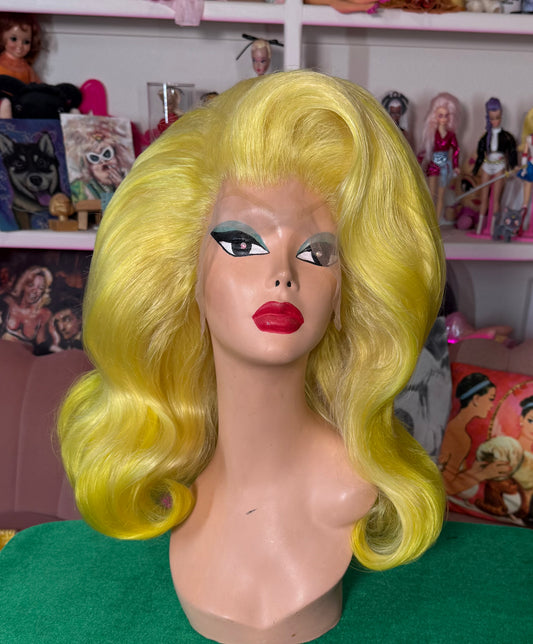 AS SEEN ON YOUTUBE: VHS VIXEN