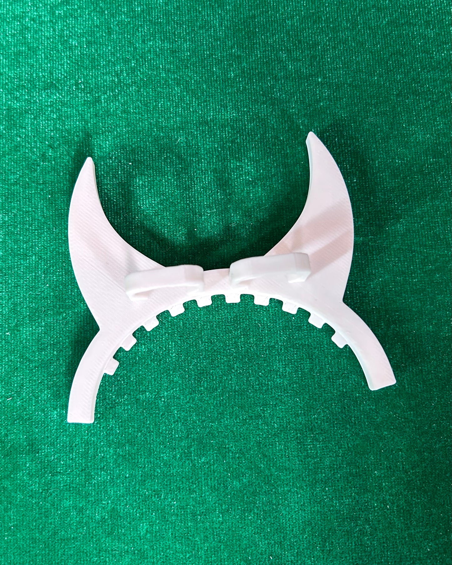 WHITE DEVIL HORNS (MONSTER ACCESSORIES)